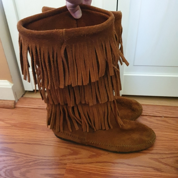 Minnetonka 3-Layer Fringe Boot - Picture 2 of 4